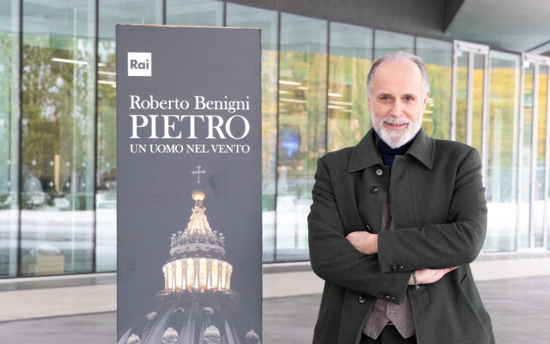 Roberto Benigni è “Pietro – Un uomo nel vento”