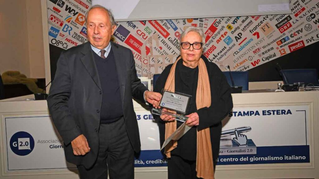 La premiazione della storica inviata speciale di “Oggi” e “Amica” Antonella Amendola. L’occasione è servita per ricordare il ruolo fondamentale di RAI TECHE per tutto quello che è stato conservato e archiviato su Giovanni Amendola, nonno di Antonella, tra i padri della Repubblica. Accanto a lei il giornalista Pierluigi Roesler Franz storico cronista giudiziiari de La Stampa e del Corriere della Sera autore di inchieste che hanno segnato la vita del Paese. (Leanza ph)