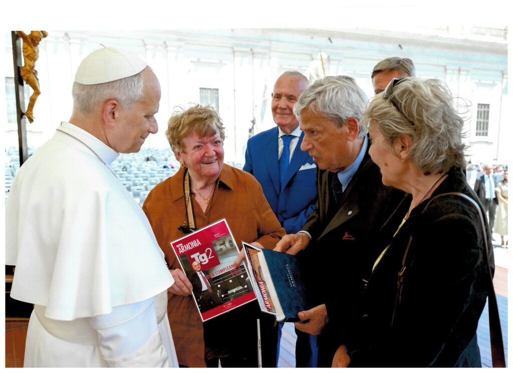 Papa Leone XVI scrive a RAI Senior per ringraziare del dono ricevuto dal Presidente Antonio Calajò che gli ha portato in Vaticano la raccolta ultima dei numeri di 