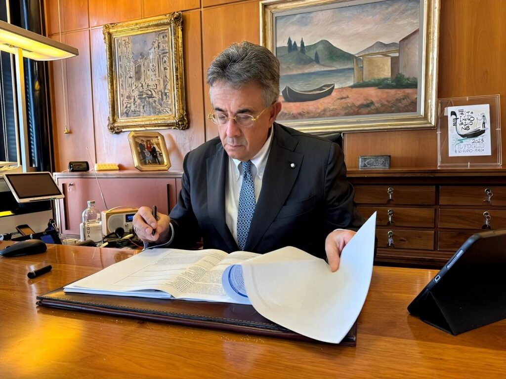 Da oggi Roberto Sergio, Direttore Generale della RAI, lascia l'Azienda, va in pensione, e prima di chiudere il suo pc aziendale ha scritto ai dipendenti RAI una lettera di saluti e di ringraziamenti che vale la pena di leggere fino in fondo.